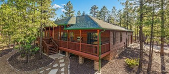Mountain Retreat w/ patio | Near downtown