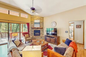 TV, fireplace - Mountain Retreat w/ patio | Near downtown (Show Low)