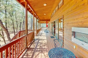 Terrace/patio - Mountain Retreat w/ patio | Near downtown (Show Low)