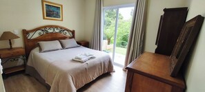 5 bedrooms, Internet, bed sheets - DIAZ FAMILY CHALET IN MONTE VERDE (Monte Verde)