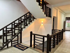 Interior - 5 Mins to Galle Fort! Entire Villa Near Pinnaduwa Exit For Peaceful Family Stay (27V6+8V, Walahanduwa)