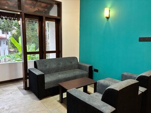 Living area - 5 Mins to Galle Fort! Entire Villa Near Pinnaduwa Exit For Peaceful Family Stay (27V6+8V, Walahanduwa)