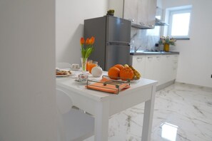 Deluxe Apartment | Dining