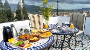 Outdoor dining - Riad Jnane Fes & Luxury Palace (Fes)