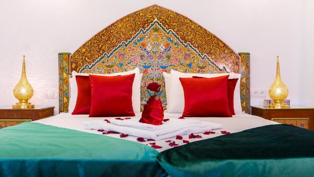 Egyptian cotton sheets, premium bedding, in-room safe, desk