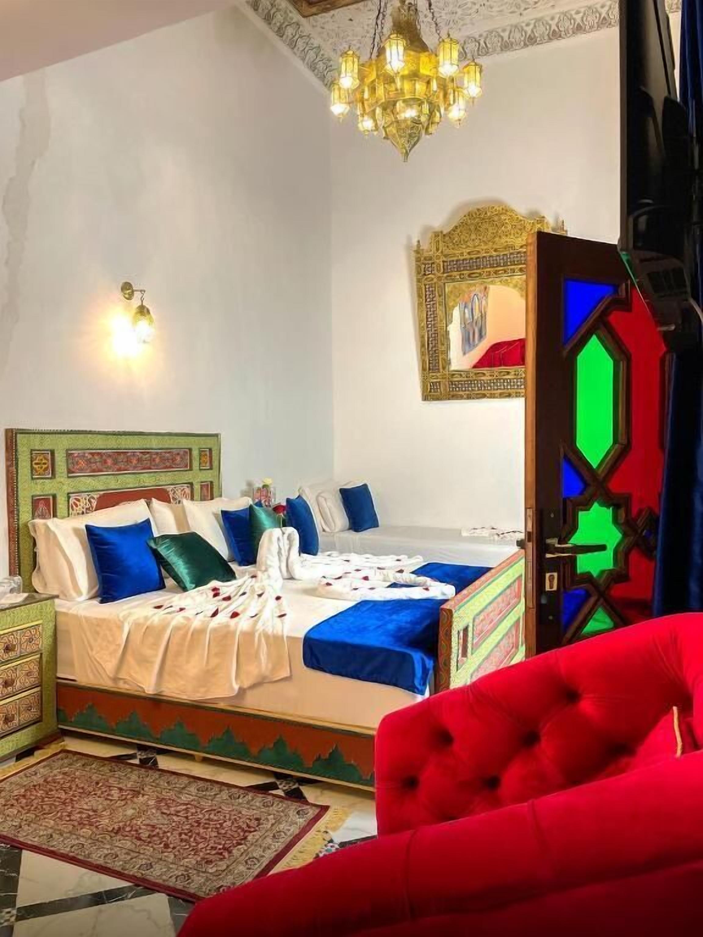 Quarto triplo superior, sacada, vista para o pátio