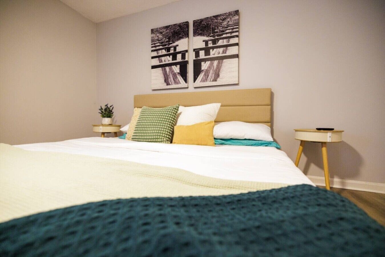Desk, iron/ironing board, WiFi, bed sheets