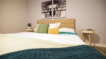 Desk, iron/ironing board, WiFi, bed sheets
