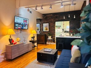 TV, stereo - Ground floor flat at Virginia Highlands (Atlanta)