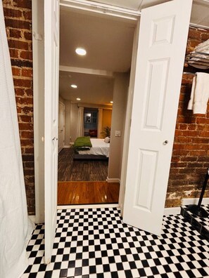 Desk, iron/ironing board, WiFi, bed sheets - Ground floor flat at Virginia Highlands (Atlanta)