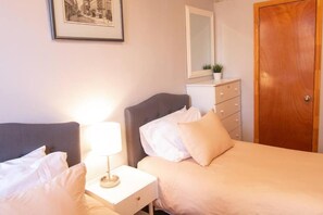 Comfort Apartment, City View - 2 Bedroom Apartment with 3 Beds and Kitchen (New York)