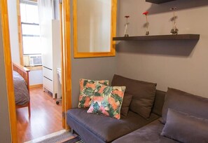 Comfort Apartment, City View | Living area