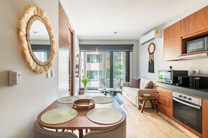 Living area - Stylish Beachside Apartment - 5th & 10th Avenue (Playa del Carmen)