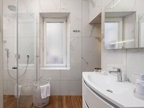 Apartment | Bathroom - Modern Comfort in Heart of Split (Split)