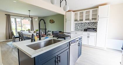 Spacious 4BR Retreat | BBQ | Gym | Sleeps 14