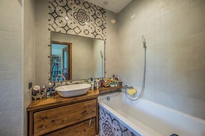 Bathroom - Il Favoloso Mondo di Vale (Marino)