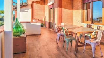 Condo | Outdoor dining