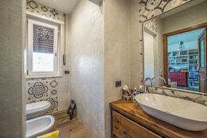 Condo | Bathroom - Il Favoloso Mondo di Vale (Marino)