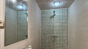 Comfort Double Room | Bathroom | Shower, hair dryer, towels, soap