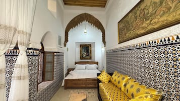 Family Double Room | Free WiFi, bed sheets