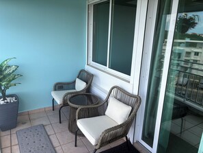 Terrace/patio - NEWLY RENOVATED, Tranquil oceanview gated community. Close to Beach and Airport (Río Grande)