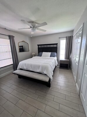 3 bedrooms, iron/ironing board, WiFi, bed sheets