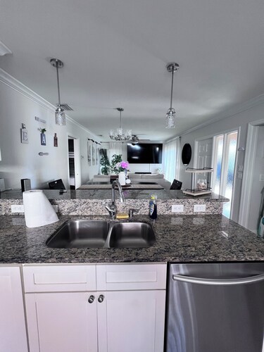 Fabulous 3-bedroom villa with AC in sunny Tampa