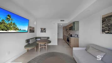 Kondominium, balkon, pemandangan kota | Area keluarga