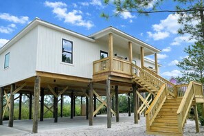 Exterior - Lux home, walkable to priv beach, near marina, golf in Gulf Shores Fort Morgan (Gulf Shores)