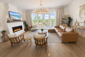TV, fireplace - Lux home, walkable to priv beach, near marina, golf in Gulf Shores Fort Morgan (Gulf Shores)