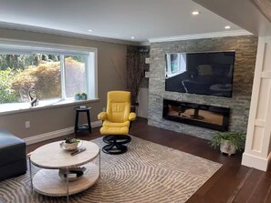 Living area - Swan Lake Oasis (Victoria)