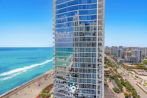 Studio Views - Oceanview Studio | Pool | Beach & Dining | Miami (Sunny Isles Beach)