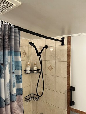 Hair dryer, soap, toilet paper - West Arm cottage with panoramic views, boathouse (St.-Charles)
