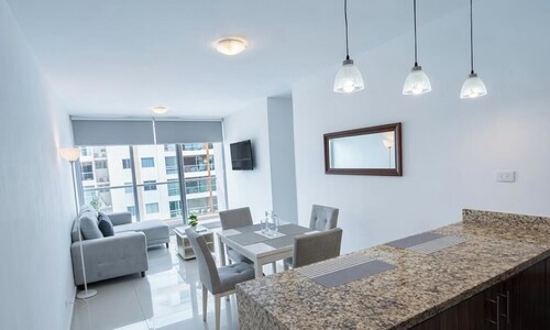 Apartment/ Quiet Location / Pool & GYM