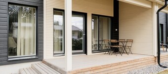 Modern 3BR House with Sauna & Parking - Near Airport
