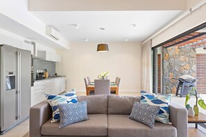 Apartment (2 Bedrooms) | Interior - La Balise Marina (Black River)