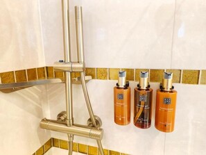 Chambre Double Standard | Équipements de salle de bain