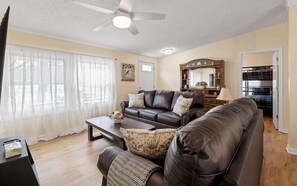 TV, DVD player, stereo - Outdoor Sports & Rec Hideaway w/Hiking & Hot Tub! (Pullman)