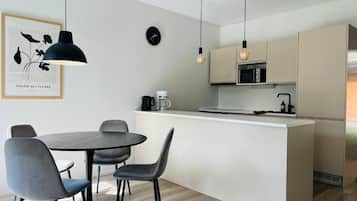 Dúplex Confort, 3 habitaciones, vistas al patio, en la zona del patio | Restauración