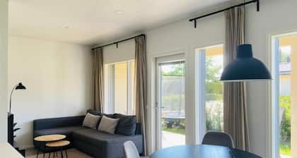 Modern 3BR House with Sauna & Parking