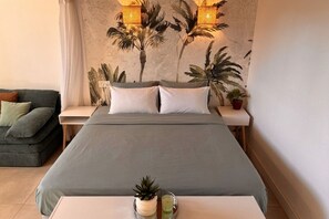 Room - Loft Gîte with Private Pool, Jacuzzi, AC & Garden – Peaceful Countryside (Saint-Grégoire)