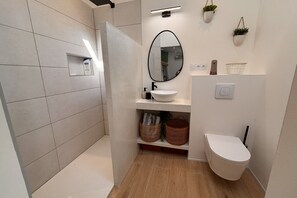 Douche, articles de toilette écologiques, sÚche-cheveux