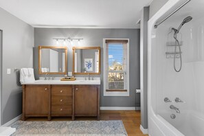 Hair dryer, towels, soap, toilet paper - Cozy home in Sarasota (Sarasota)