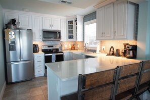 Microwave, oven, stovetop, dishwasher - Luxury Lake Ozark waterfront 4BDR 3.5 bath Private 30ft dock sleeps 18 (Lake Ozark)