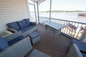 Interior - Luxury Lake Ozark waterfront 4BDR 3.5 bath Private 30ft dock sleeps 18 (Lake Ozark)