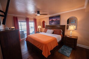 4 bedrooms, iron/ironing board, WiFi, bed sheets - Luxury Lake Ozark waterfront 4BDR 3.5 bath Private 30ft dock sleeps 18 (Lake Ozark)