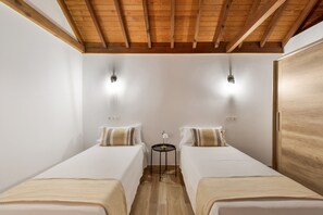1 slaapkamer, een strijkplank/strijkijzer, wifi, beddengoed