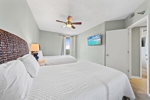Iron/ironing board, bed sheets - Windward Pointe 1504 (Orange Beach)