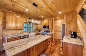Fridge, microwave, oven, stovetop - Mountain Views/ Sleeps 12/Hot Tub/ Game Room/ Fireplaces/ Near Blue Ridge (Morganton)