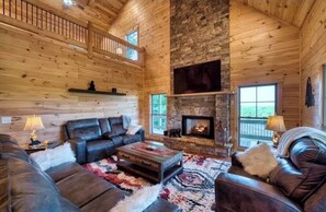 Smart TV, fireplace, video games - Mountain Views/ Sleeps 12/Hot Tub/ Game Room/ Fireplaces/ Near Blue Ridge (Morganton)